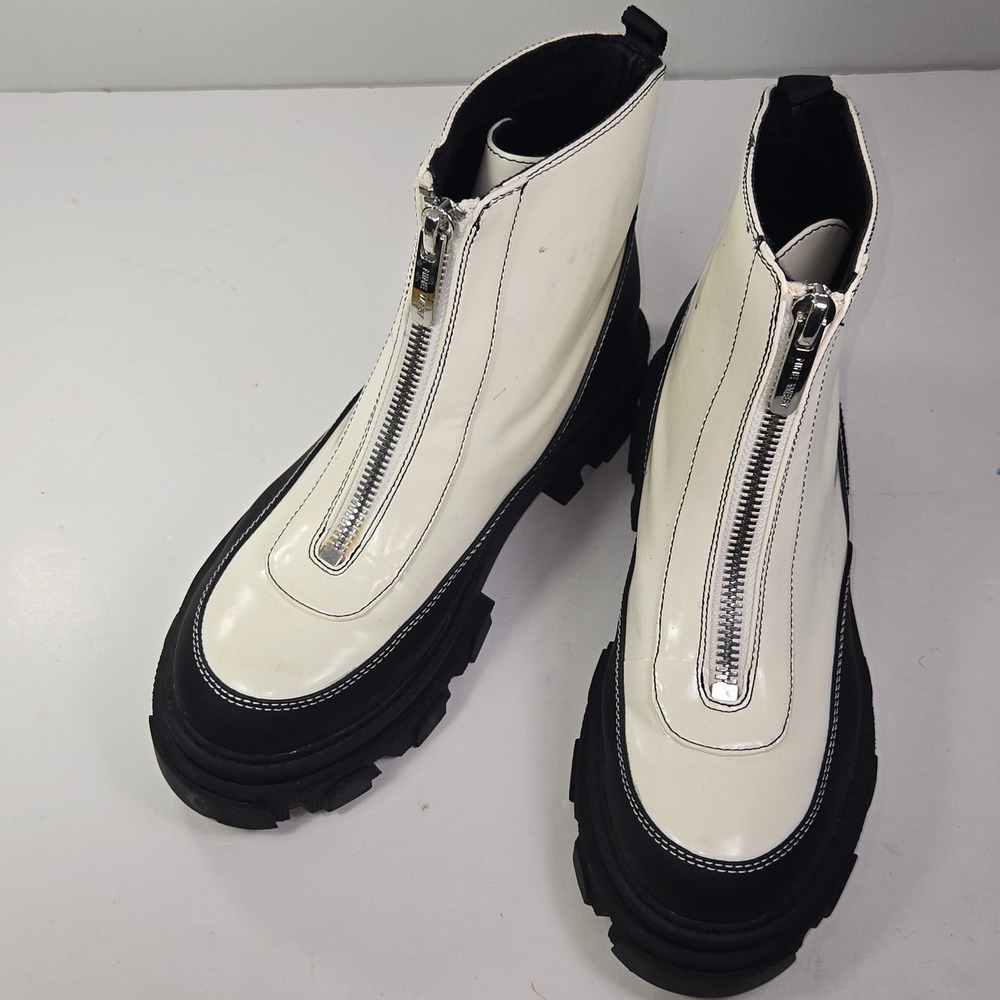 Nine West White Black Front Zip Chunky Lug Sole Ankle Boots WNCUZ3 Size 8M
